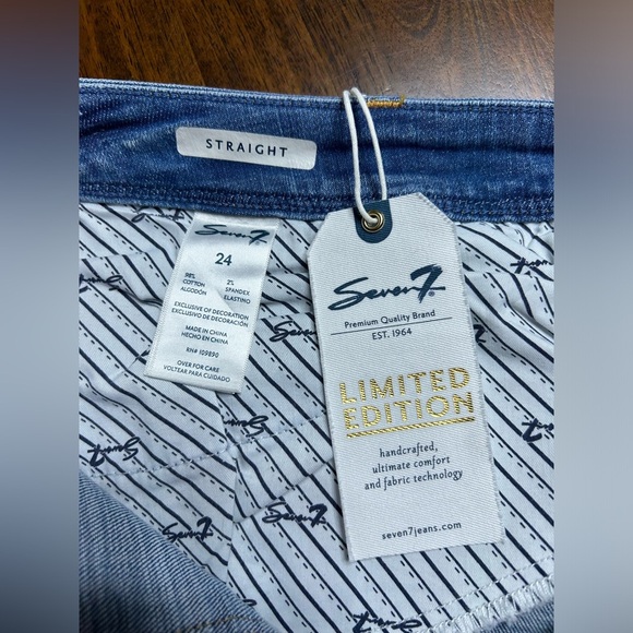 Seven 7 Plus Size Straight Leg Jeans Size 24 NWT Light Wash Distressed - Picture 4 of 4